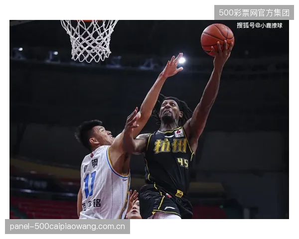 哈姆雷特与里勒分别掌控球队球权，外援主导的挡拆进攻成为两队主要战术。
